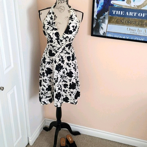 Summer Halter Dress - Picture 3 of 4